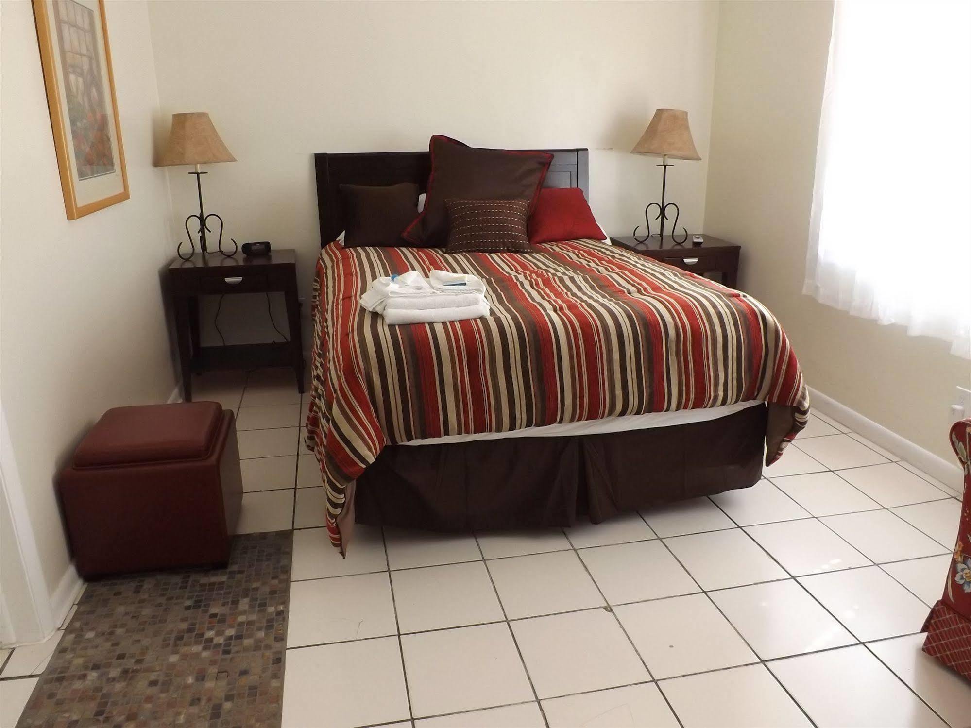 Motel Palm Breeze